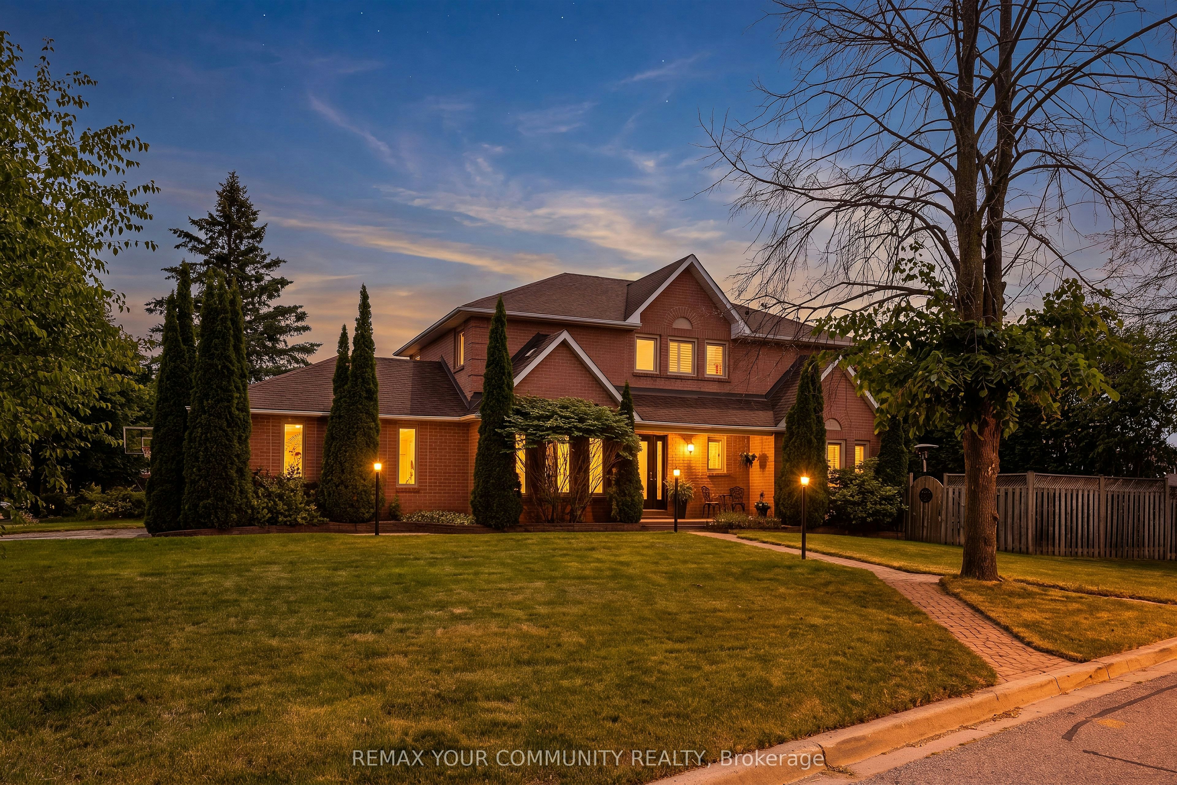 68 Autumn Way, Aurora, ON, L4G 4P4