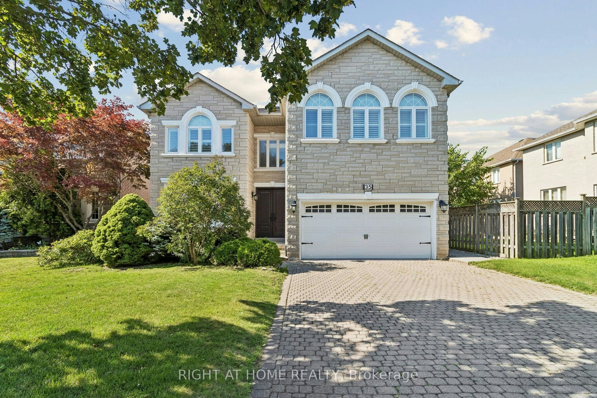 35 Palace Court, Richmond Hill, ON, L4B 4C3