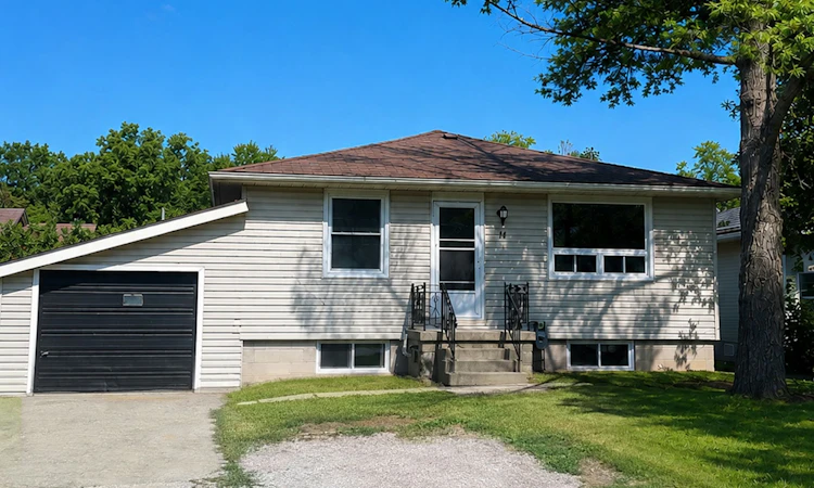 11 Jacksons Point Avenue