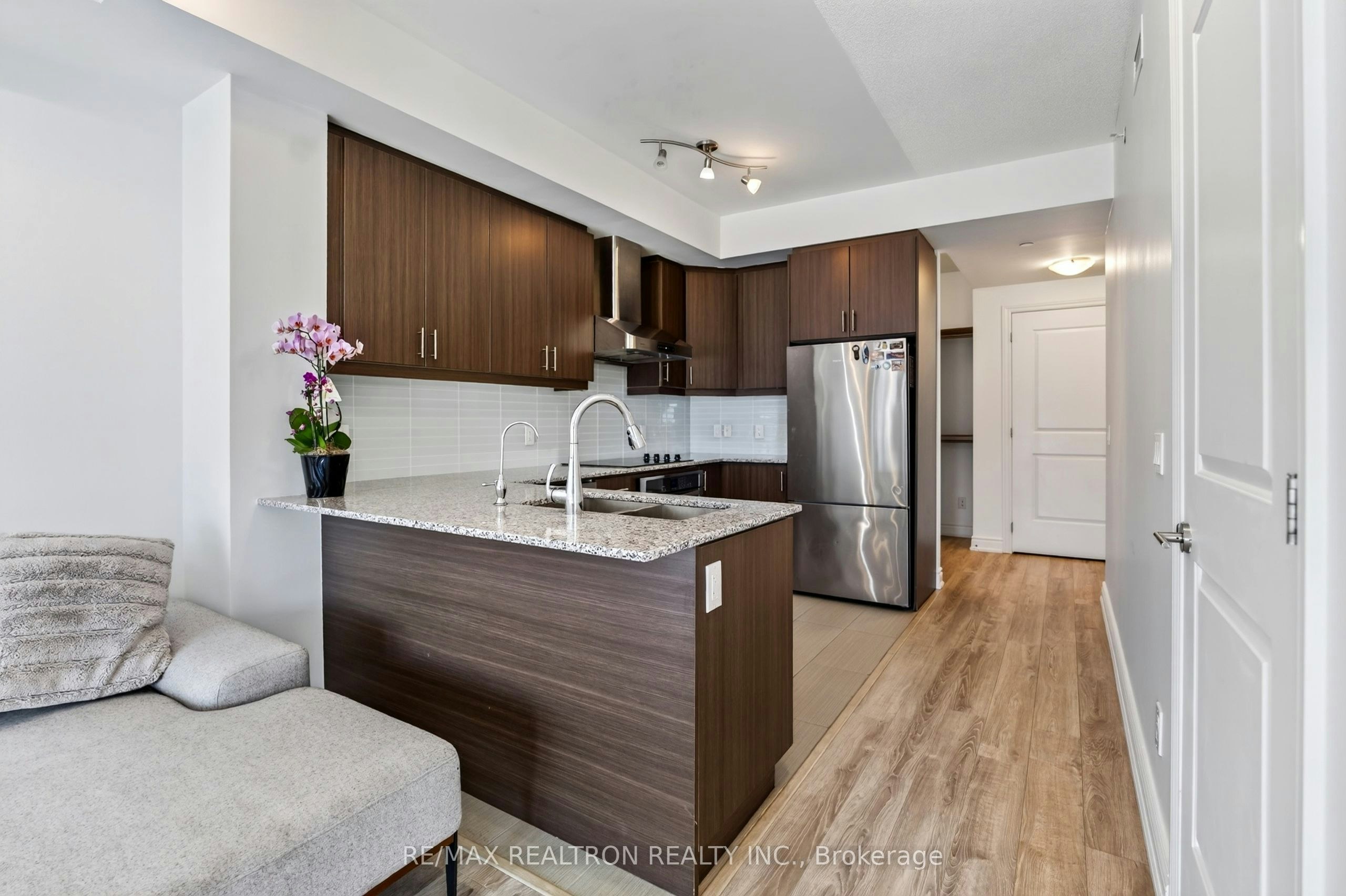 801-9618 Yonge Street, Richmond Hill, ON, L4C 0X5 - 4