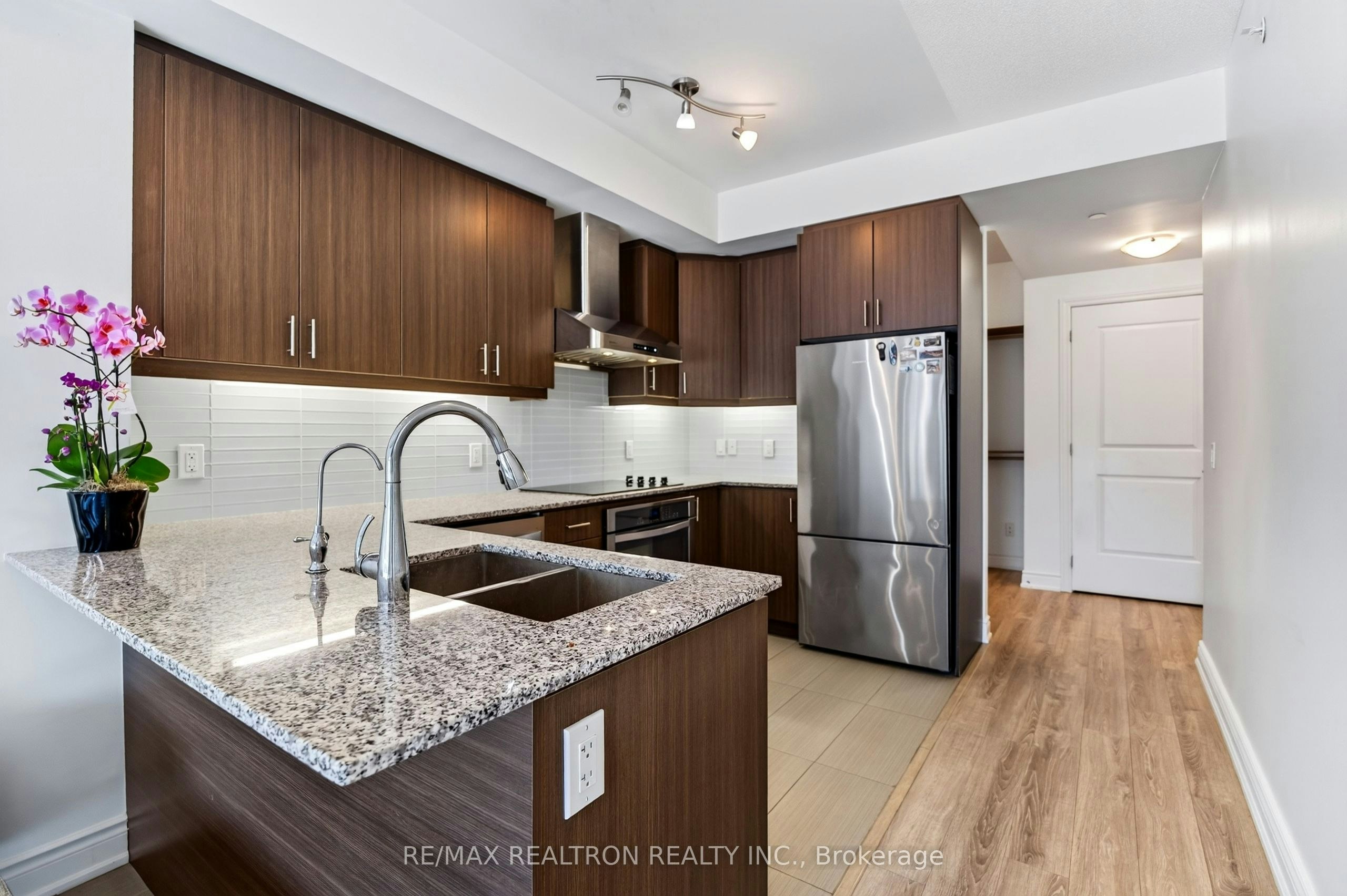 801-9618 Yonge Street, Richmond Hill, ON, L4C 0X5 - 9