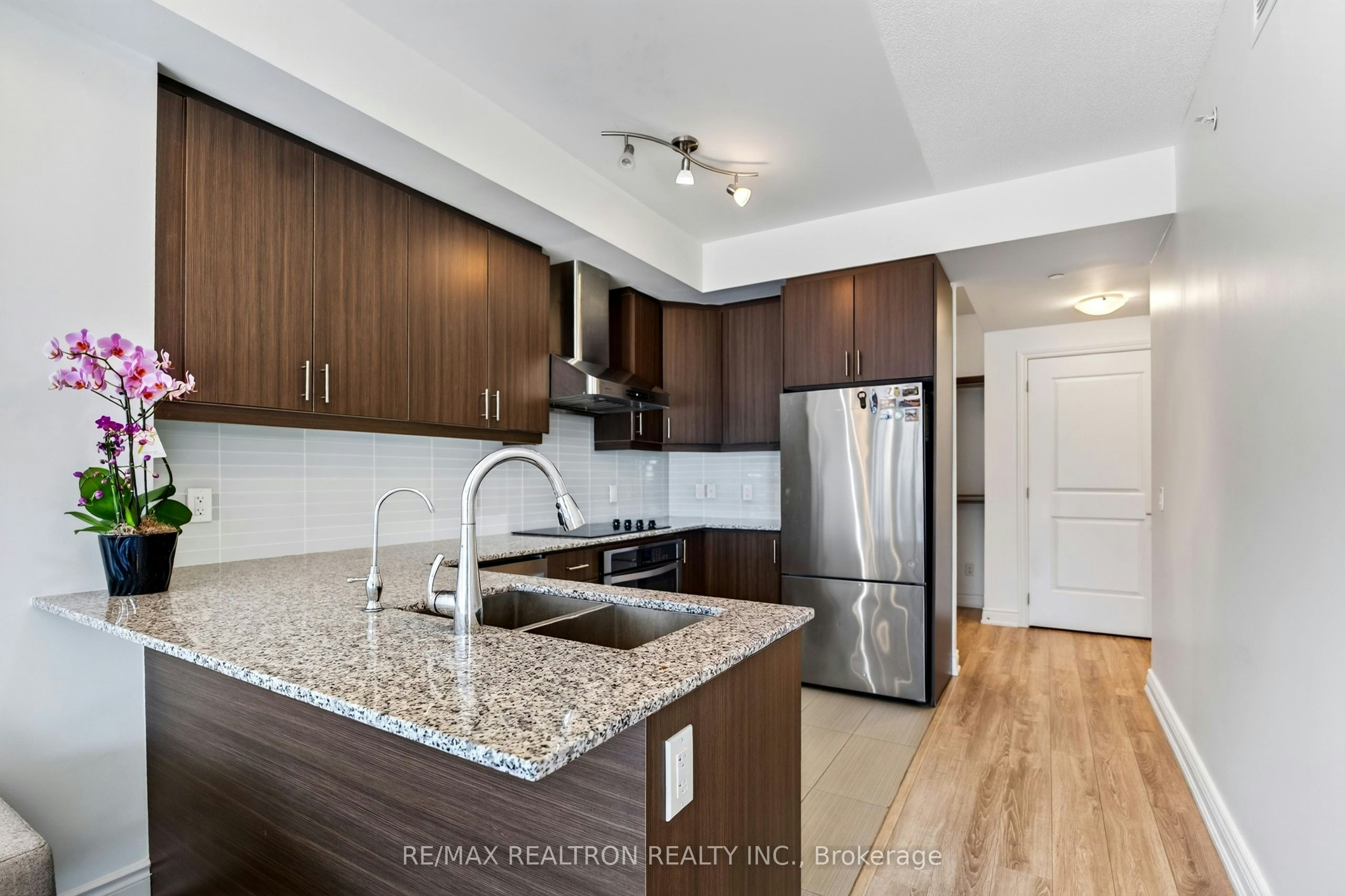 801-9618 Yonge Street, Richmond Hill, ON, L4C 0X5 - 3