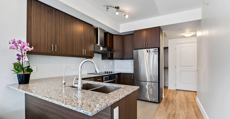 801-9618 Yonge Street, Richmond Hill, ON, L4C 0X5 - 3