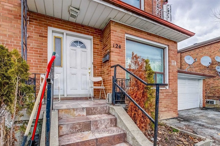 Main-124 Major Mackenzie Drive E, Richmond Hill, ON, L4C 1H1