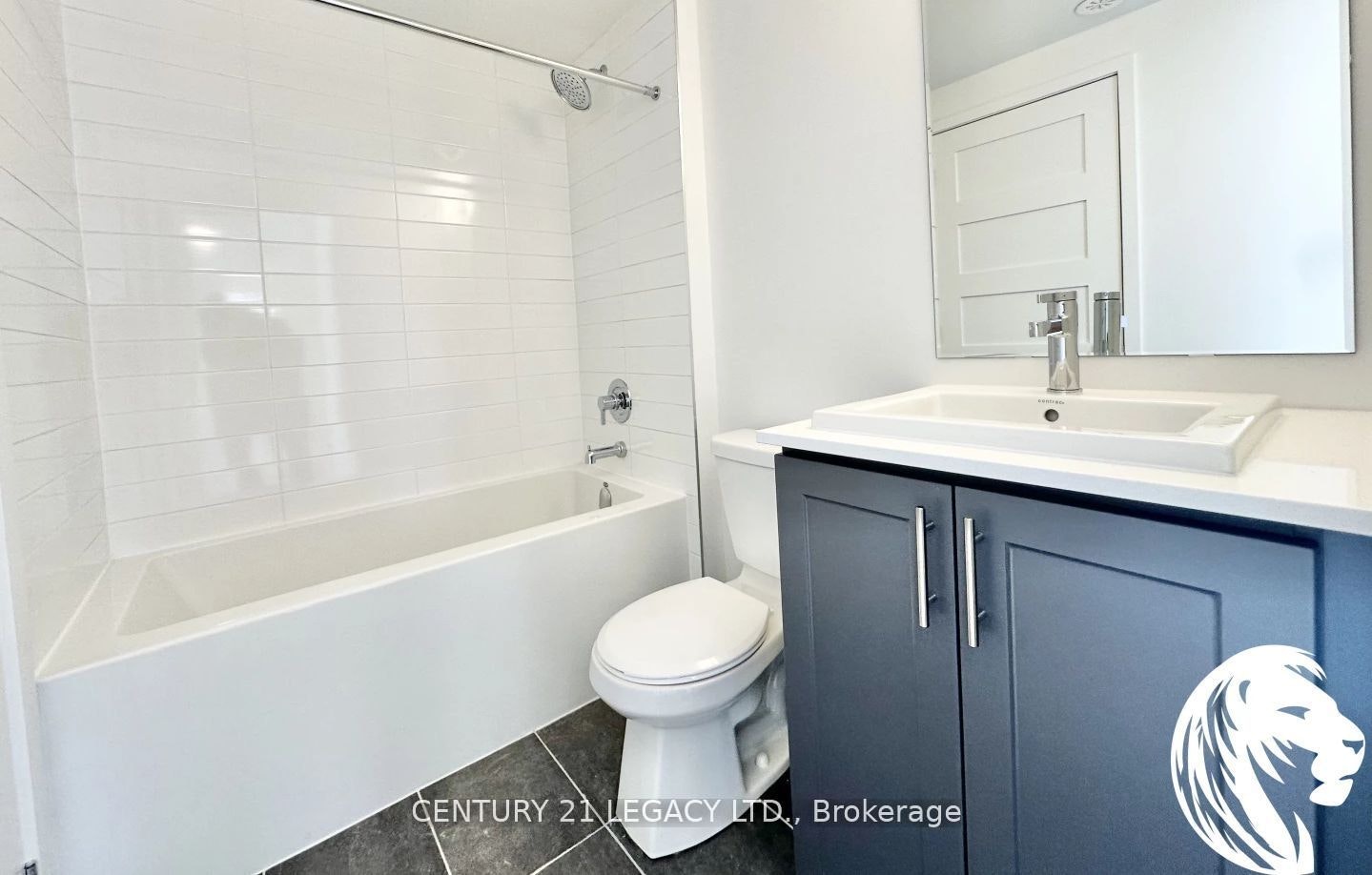 16-26 Lytham Green Circle, Newmarket, ON, L3Y 0H5 - 2