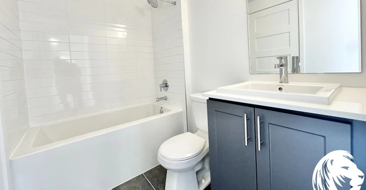 16-26 Lytham Green Circle, Newmarket, ON, L3Y 0H5 - 2