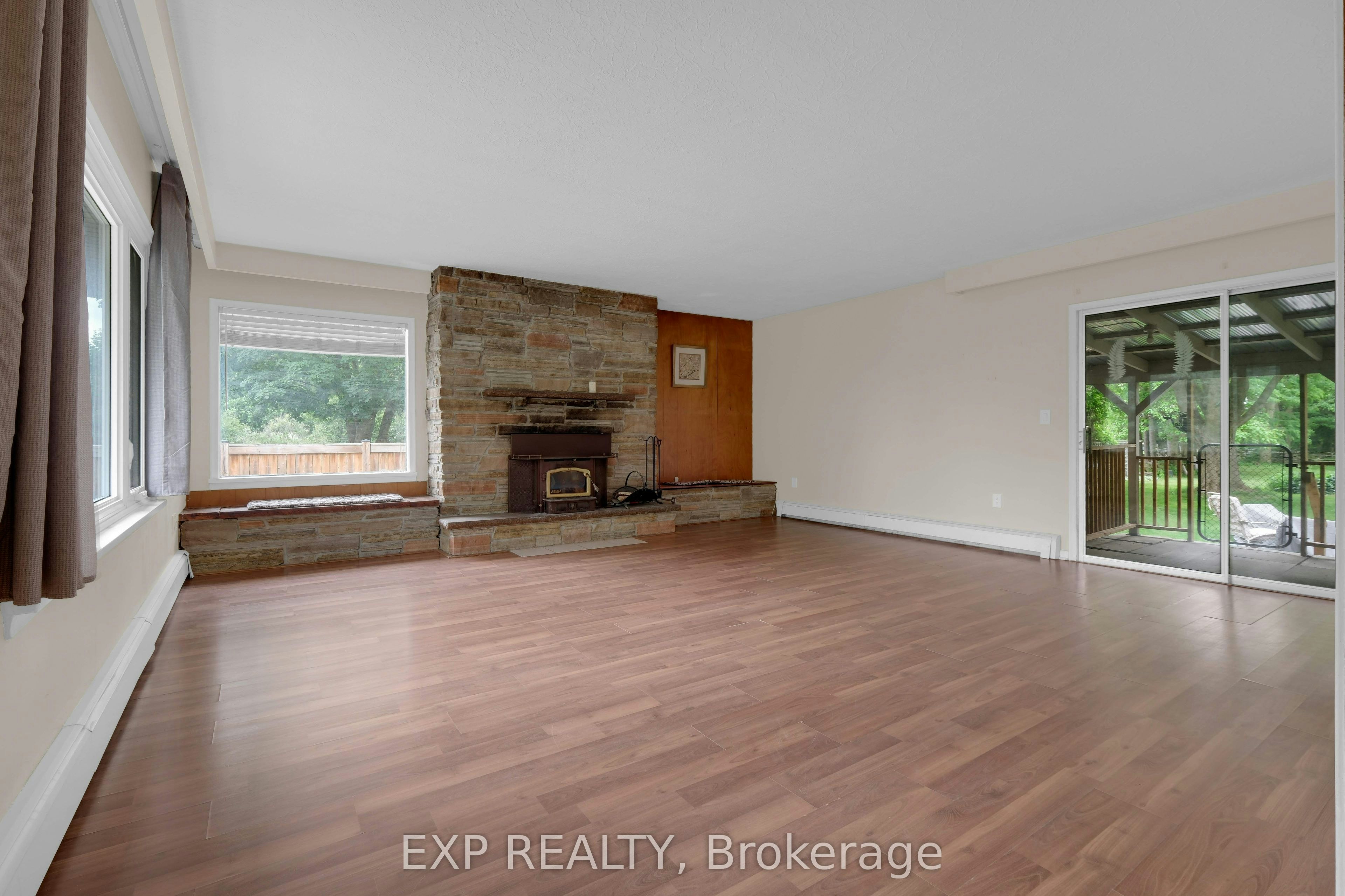 5373 Aurora Road, Whitchurch-Stouffville, ON, L4A 7X4 - 5