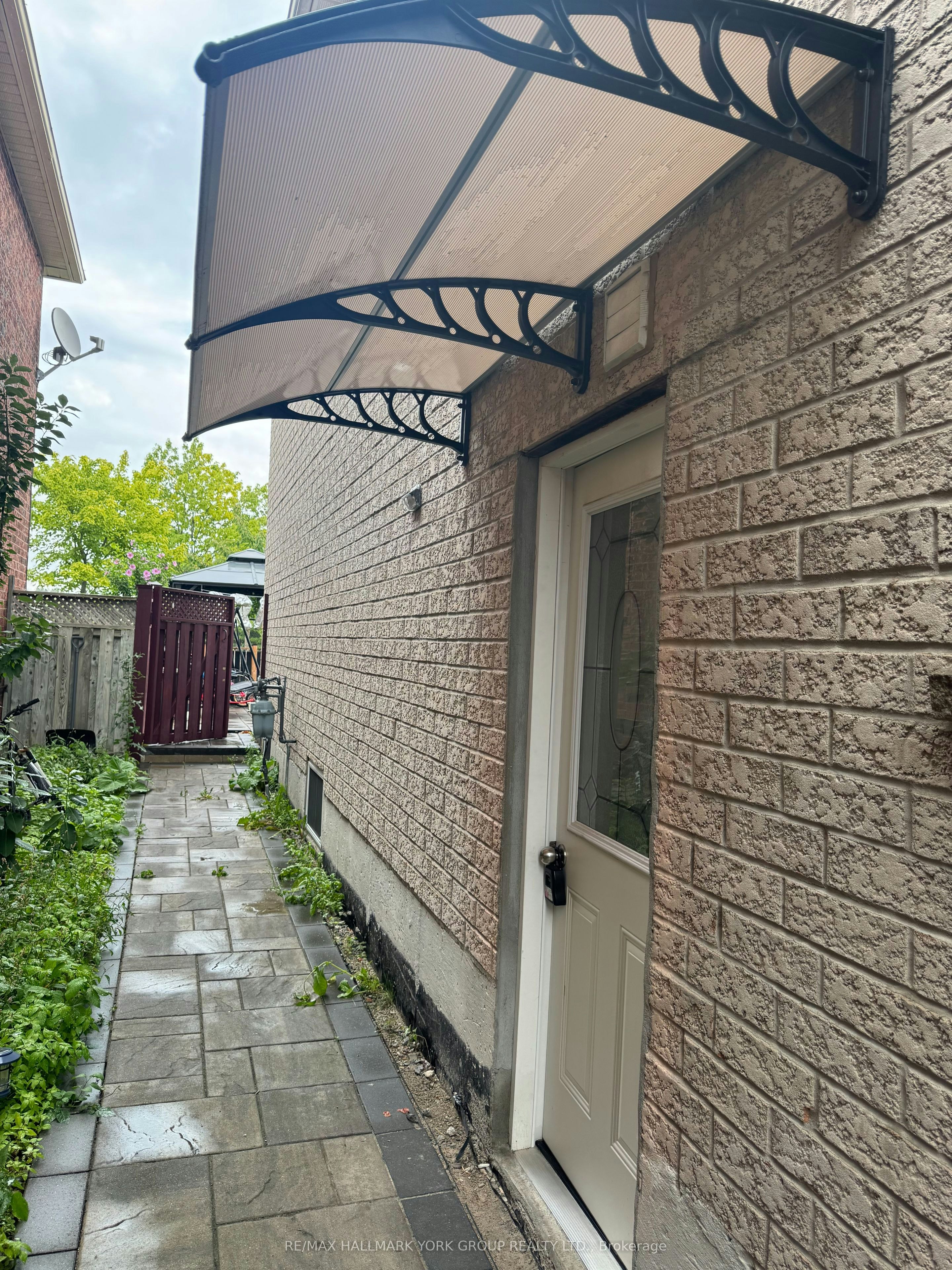 BASEMENT-33 Deerwood Crescent, Richmond Hill, ON, L4E 3V4 - 3