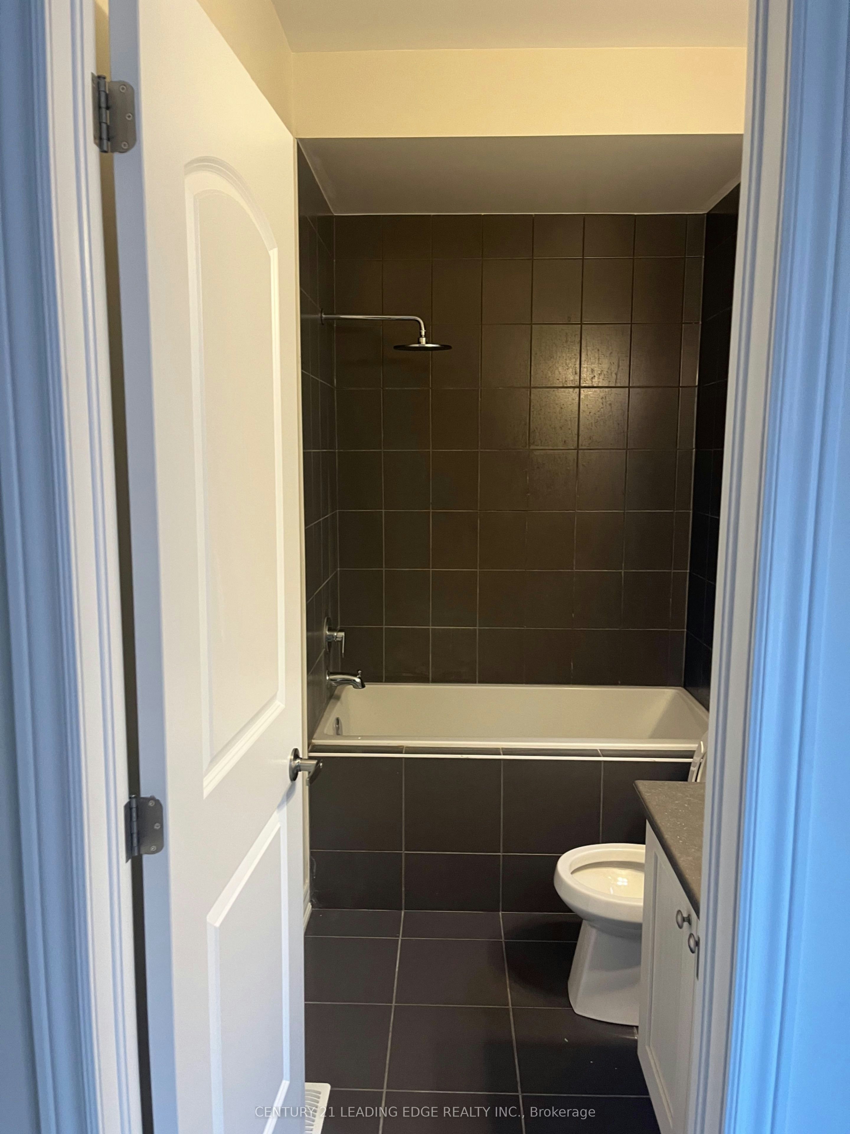 1 Bdrm Upper Level-23 Boland Court, Aurora, ON, L4G 0W6 - 2