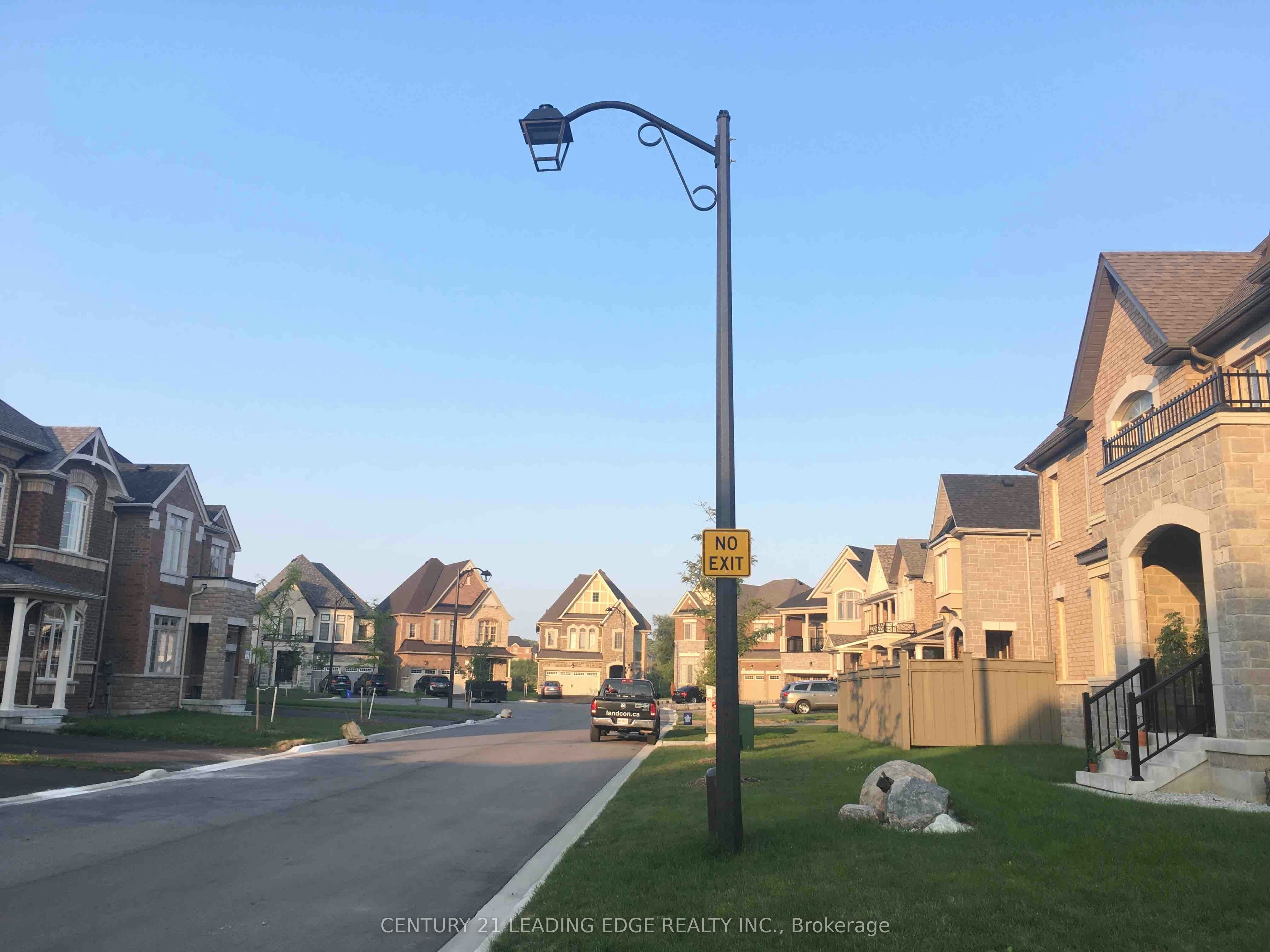 1 Bdrm Upper Level-23 Boland Court, Aurora, ON, L4G 0W6