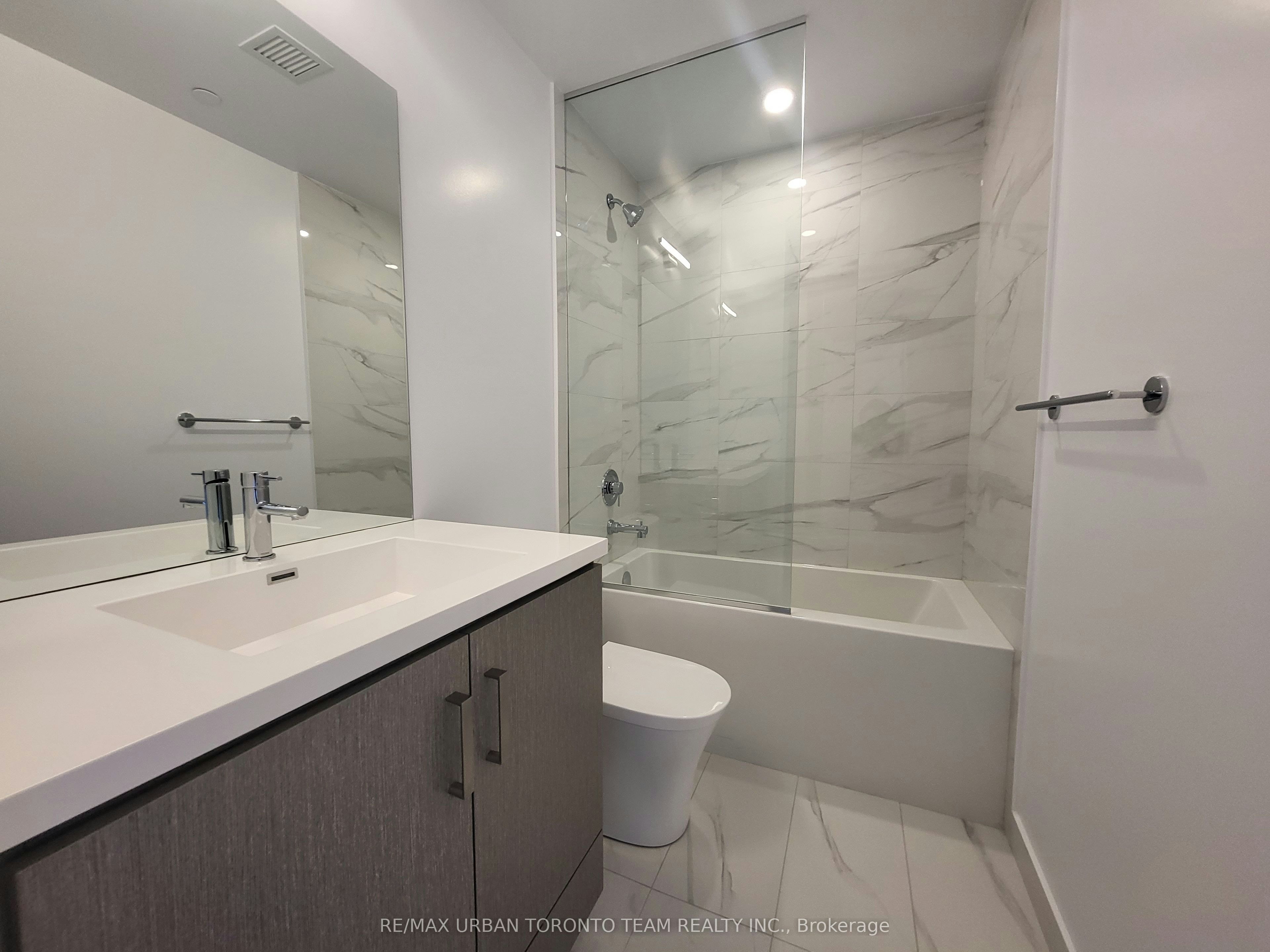 601-38 Honeycrisp Crescent, Vaughan, ON, L4K 5C3 - 11