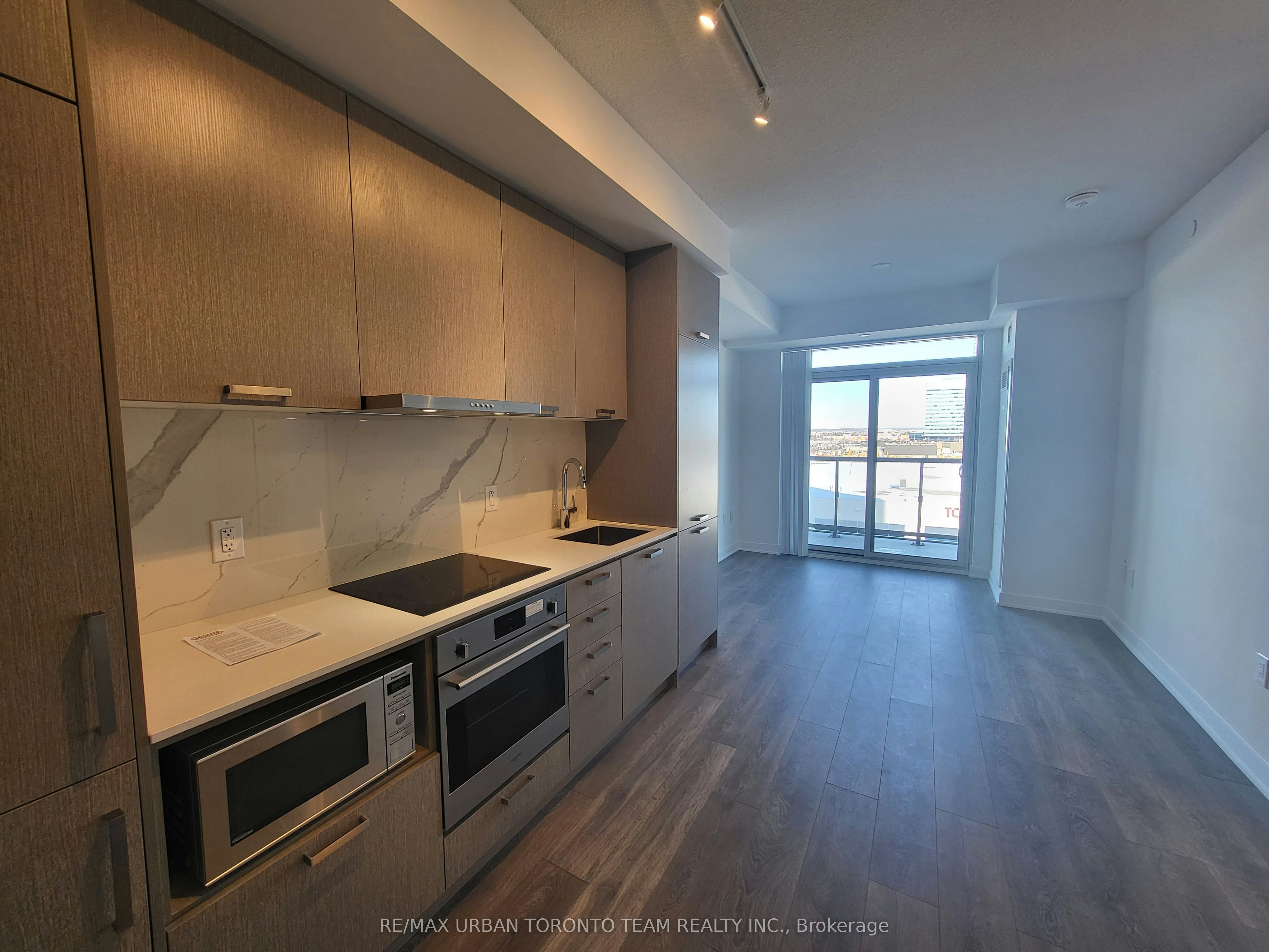 601-38 Honeycrisp Crescent, Vaughan, ON, L4K 5C3 - 2