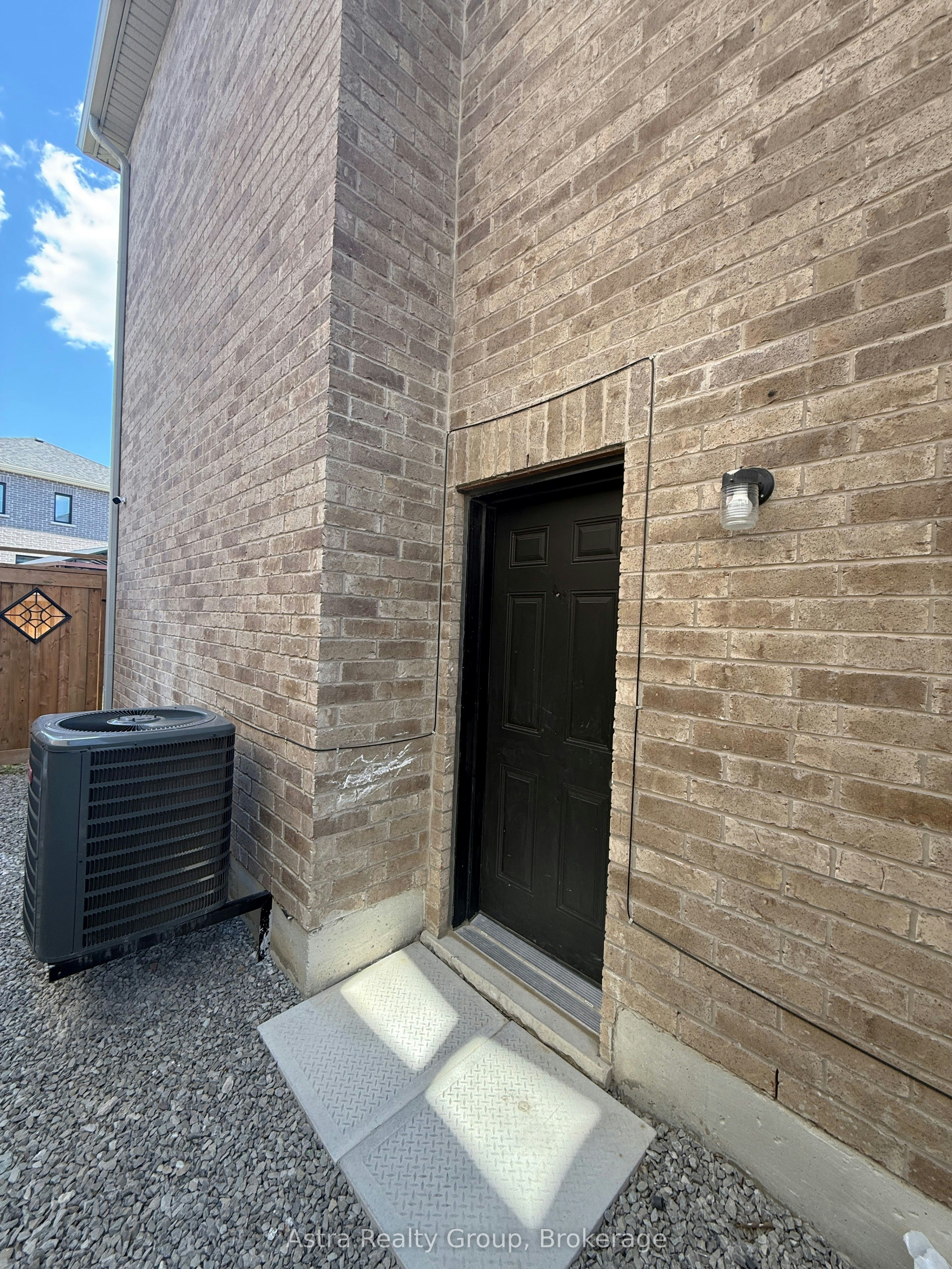 105 Coldwell Bay Circle, Vaughan, ON, L4H 5E9 - 2