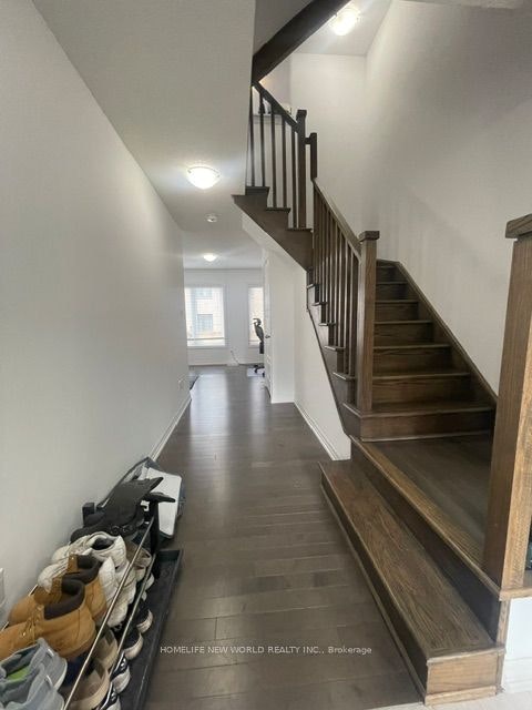 34 Vantage Loop, Newmarket, ON, L3X 0K6 - 2