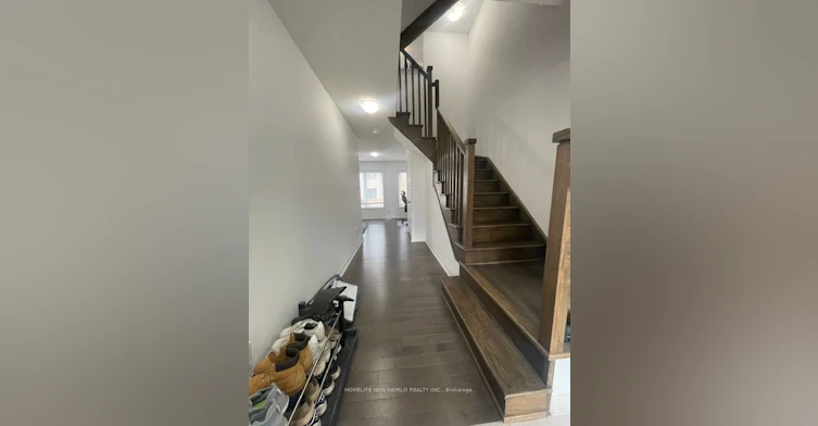 34 Vantage Loop, Newmarket, ON, L3X 0K6 - 2