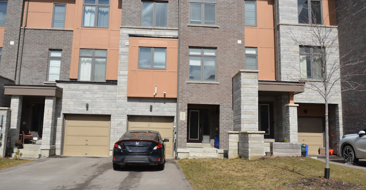 34 Vantage Loop, Newmarket, ON, L3X 0K6