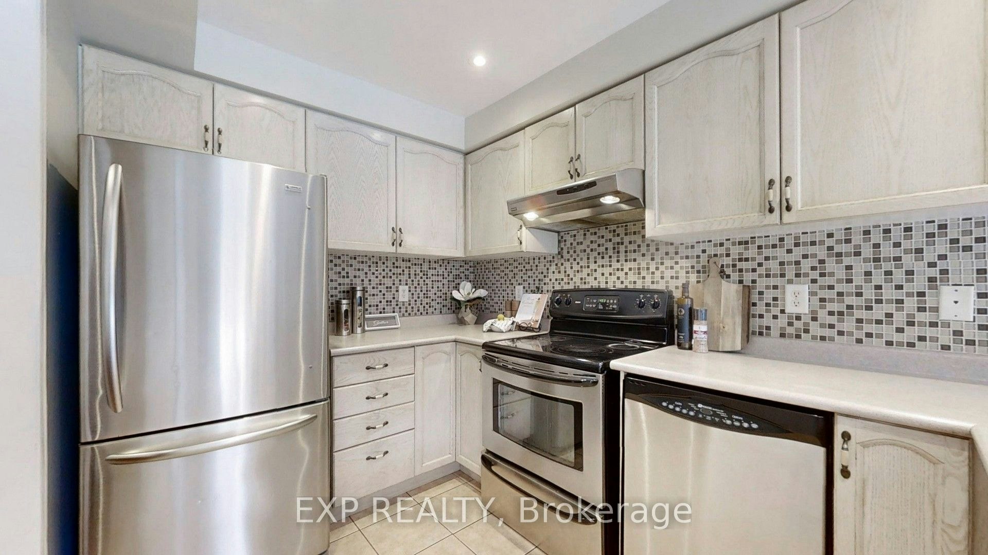 8 Hacienda Drive, Richmond Hill, ON, L4E 3X1 - 8