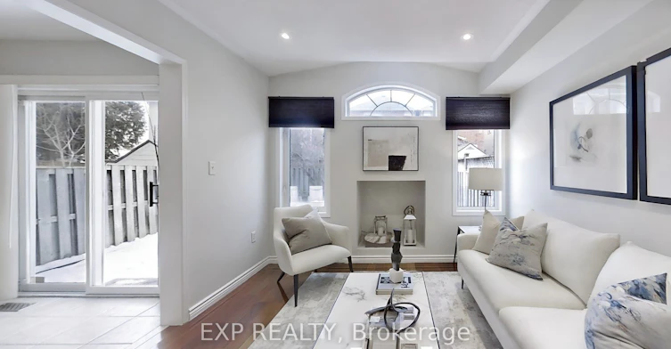 8 Hacienda Drive, Richmond Hill, ON, L4E 3X1 - 4