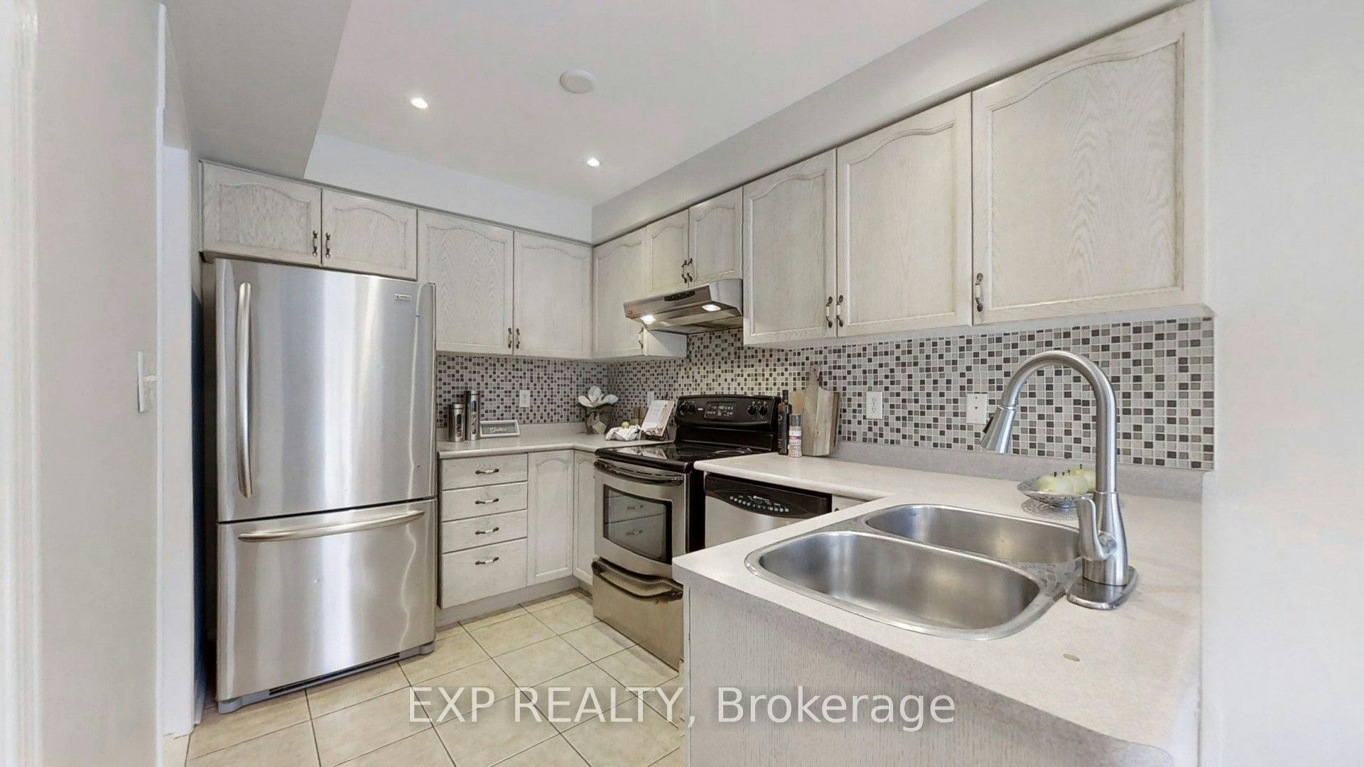 8 Hacienda Drive, Richmond Hill, ON, L4E 3X1 - 7