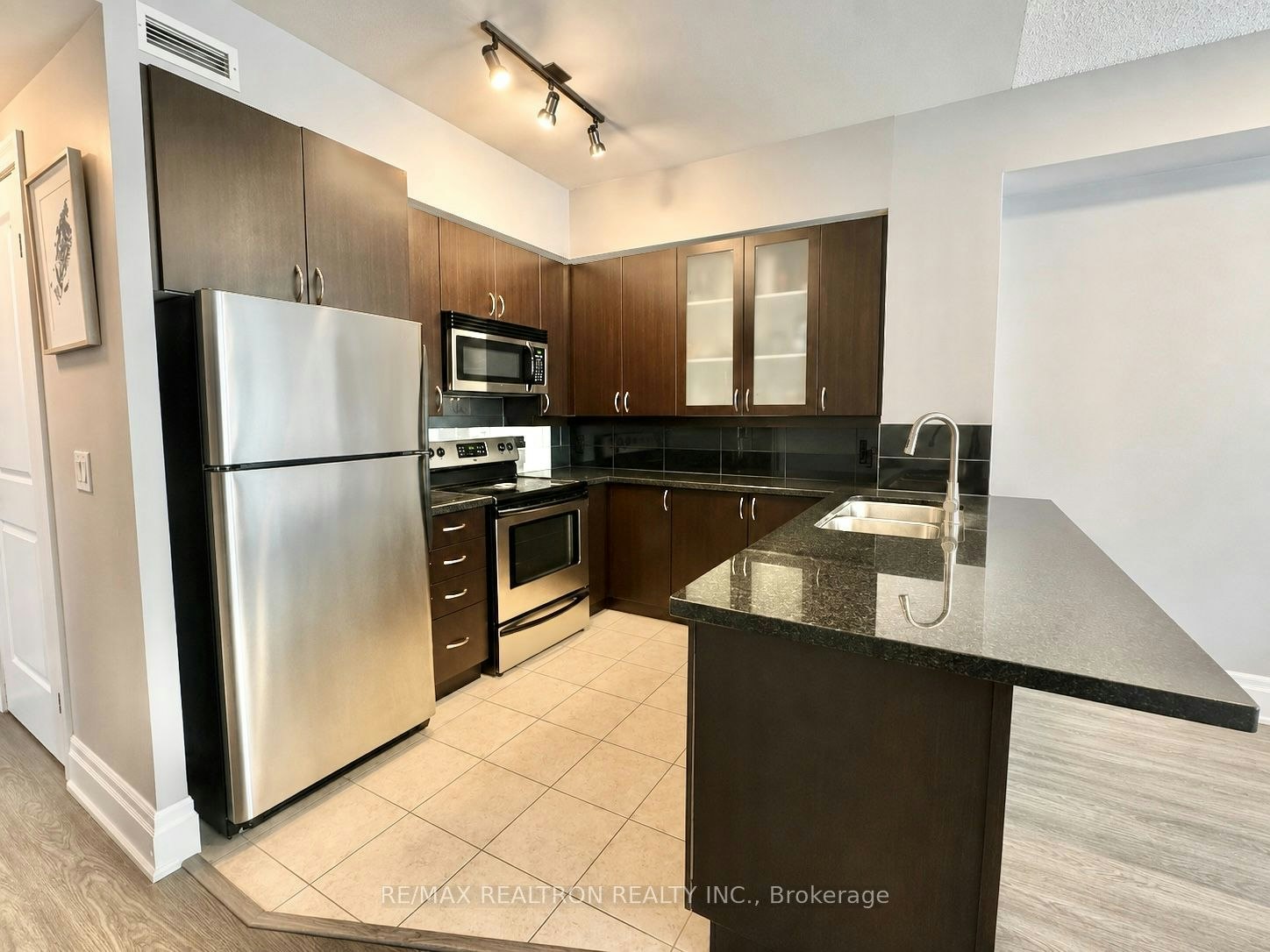 206-57 Upper Duke Crescent, Markham, ON, L6G 0B8 - 2
