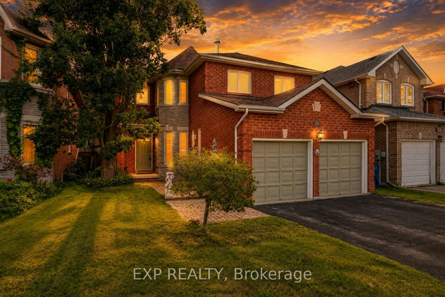 591 Plantation Gate, Newmarket, ON, L3X 2C2