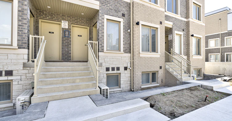 TH312-130 Honeycrisp Crescent, Vaughan, ON, L4K 0N7