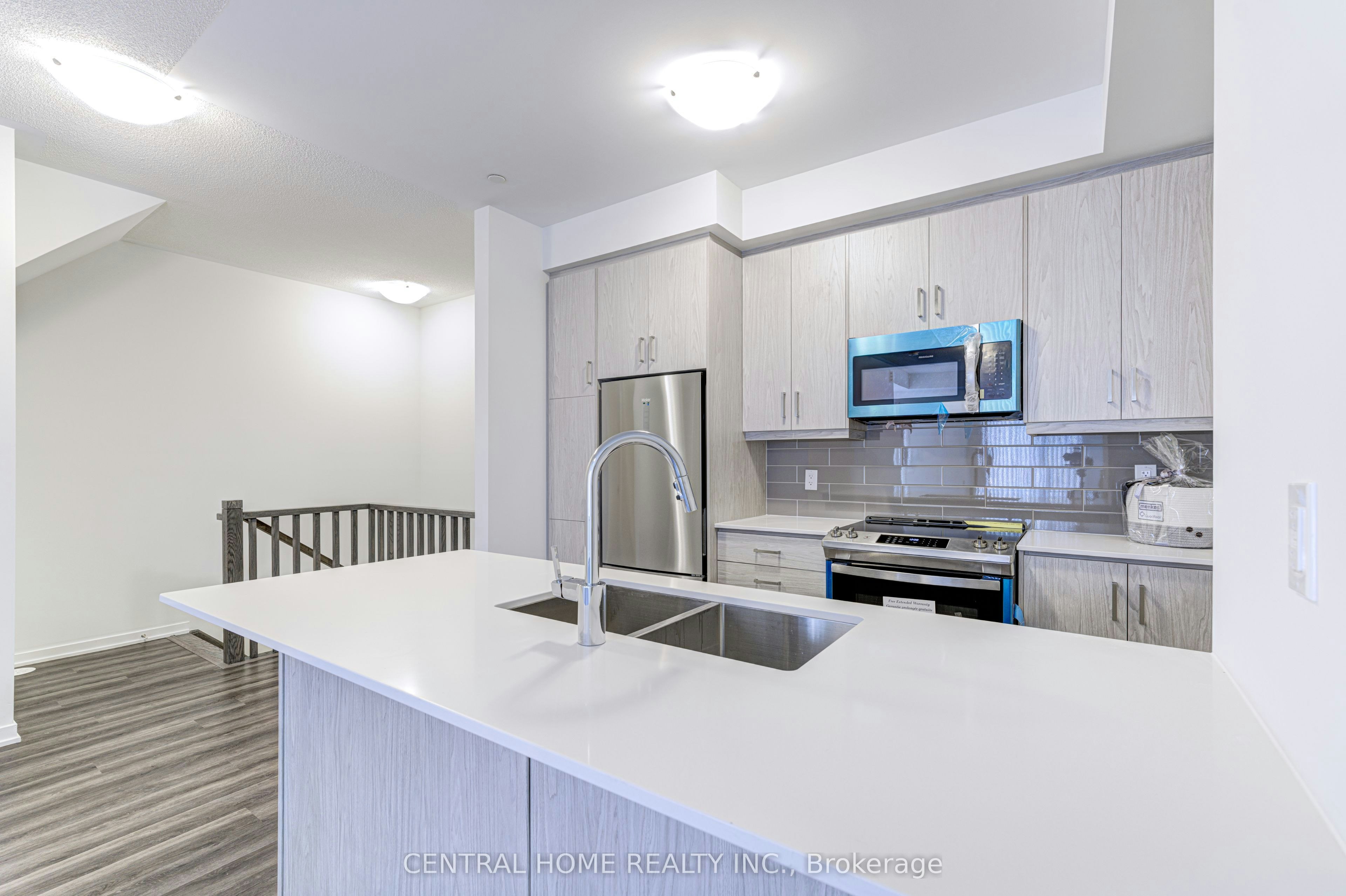 TH312-130 Honeycrisp Crescent, Vaughan, ON, L4K 0N7 - 11