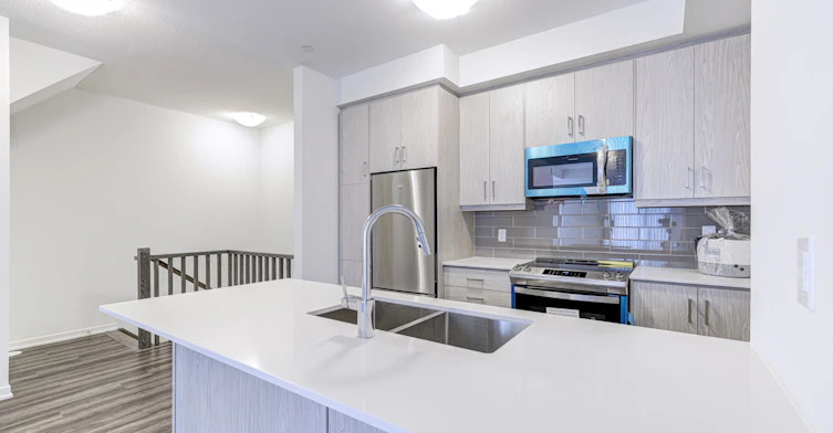 TH312-130 Honeycrisp Crescent, Vaughan, ON, L4K 0N7 - 11