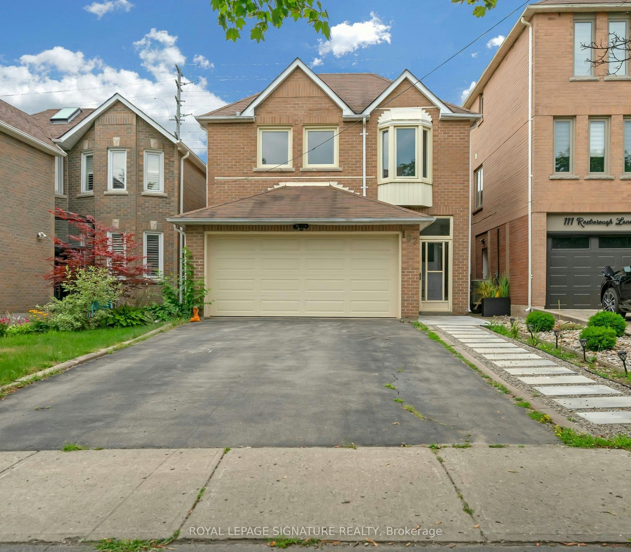 107 Roxborough Lane, Vaughan, ON, L4J 4T5