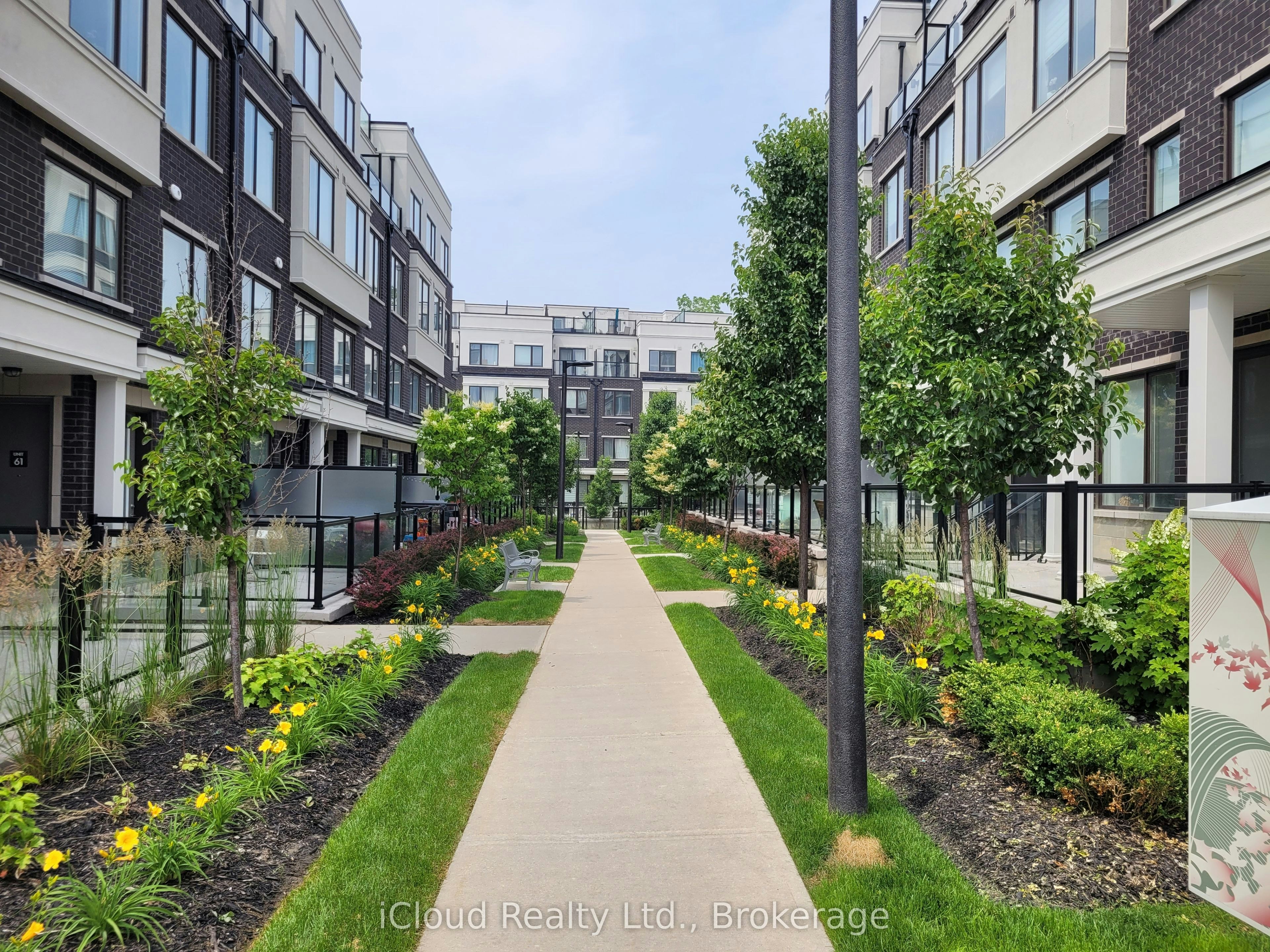55-300 Alex Gardner Circle, Aurora, ON, L4G 3G5 - 2