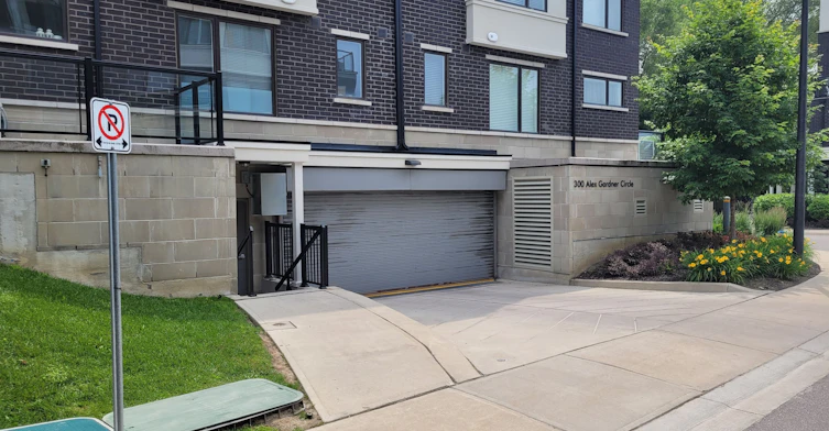 55-300 Alex Gardner Circle, Aurora, ON, L4G 3G5 - 4