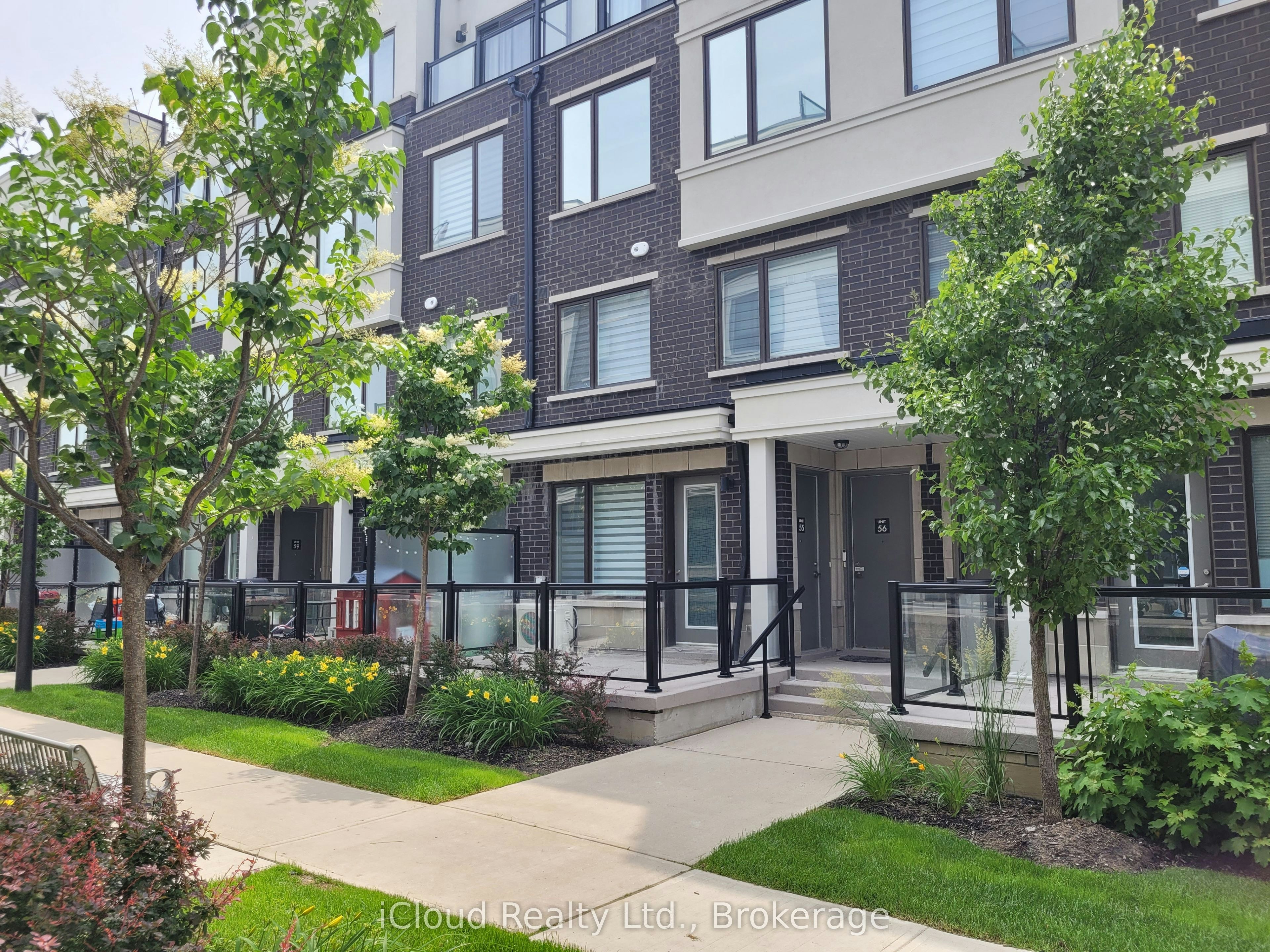 55-300 Alex Gardner Circle, Aurora, ON, L4G 3G5