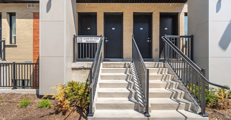 511-9 Steckley House Lane, Richmond Hill, ON, L4S 0N1 - 2