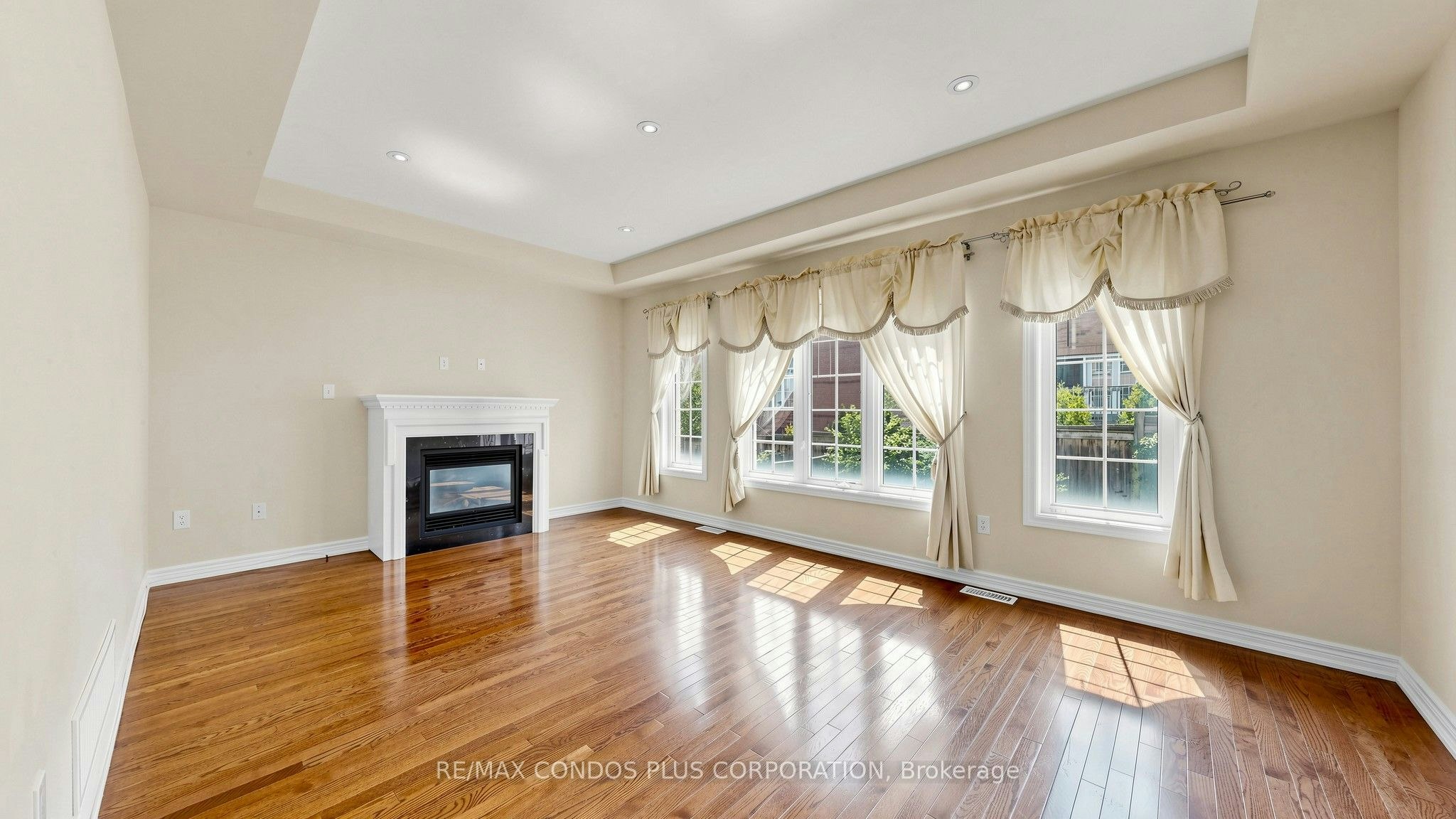 139 Queen Filomena Avenue, Vaughan, ON, L6A 0J1 - 4