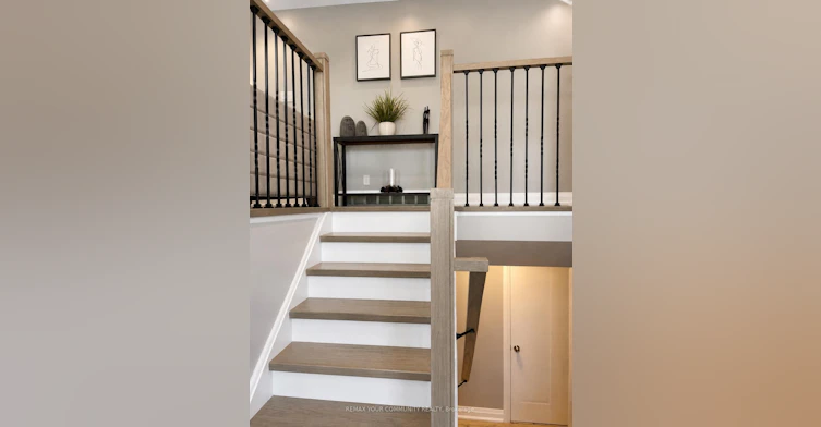 30 Knollside Drive, Richmond Hill, ON, L4C 4W6 - 2