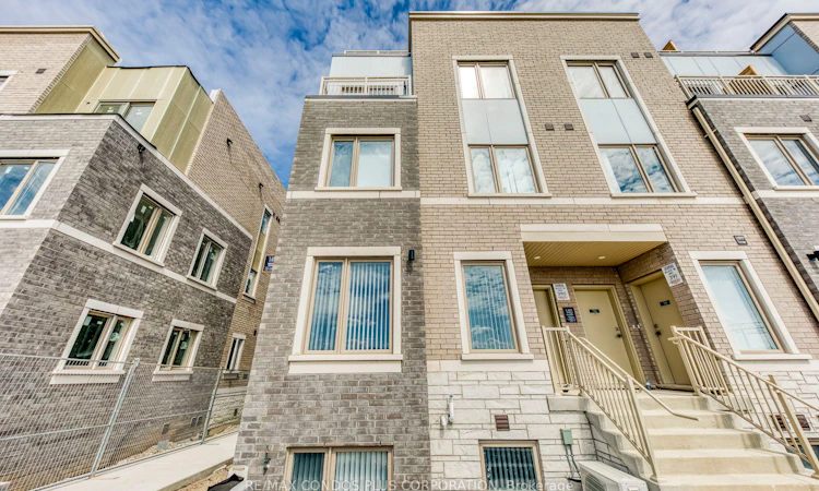 281-140 Honeycrisp Crescent