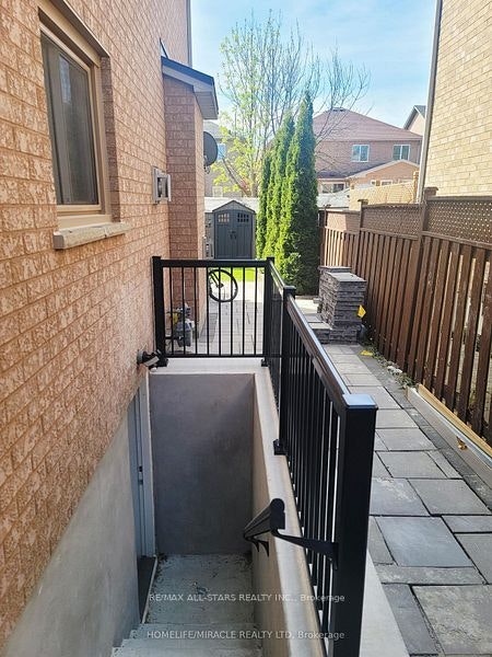 91 Song Bird Drive N, Markham, ON, L3S 3T8 - 12