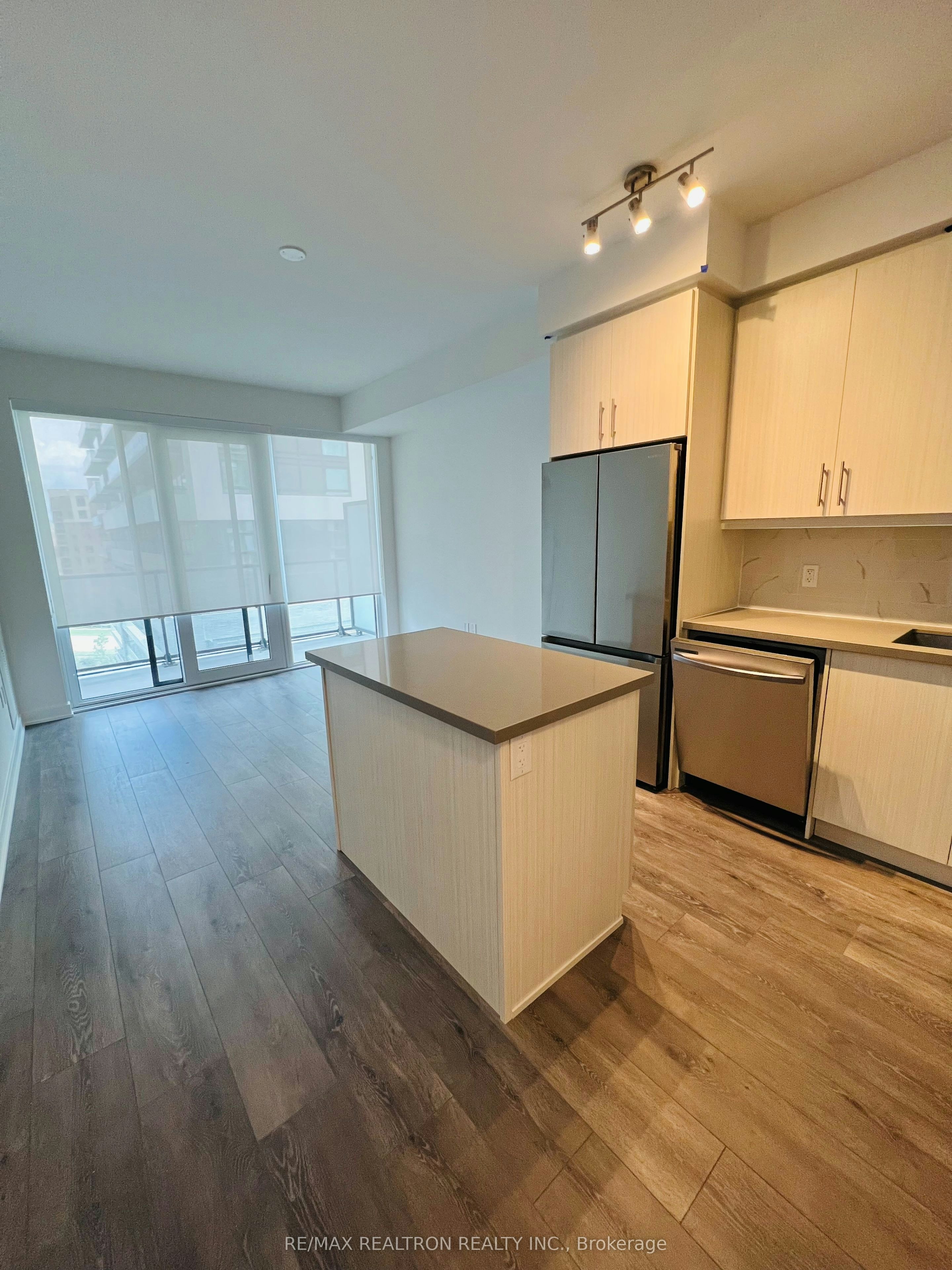 904-105 Oneida Crescent, Richmond Hill, ON, L4B 0H6 - 3