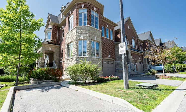 116-1331 Major Mackenzie Drive W
