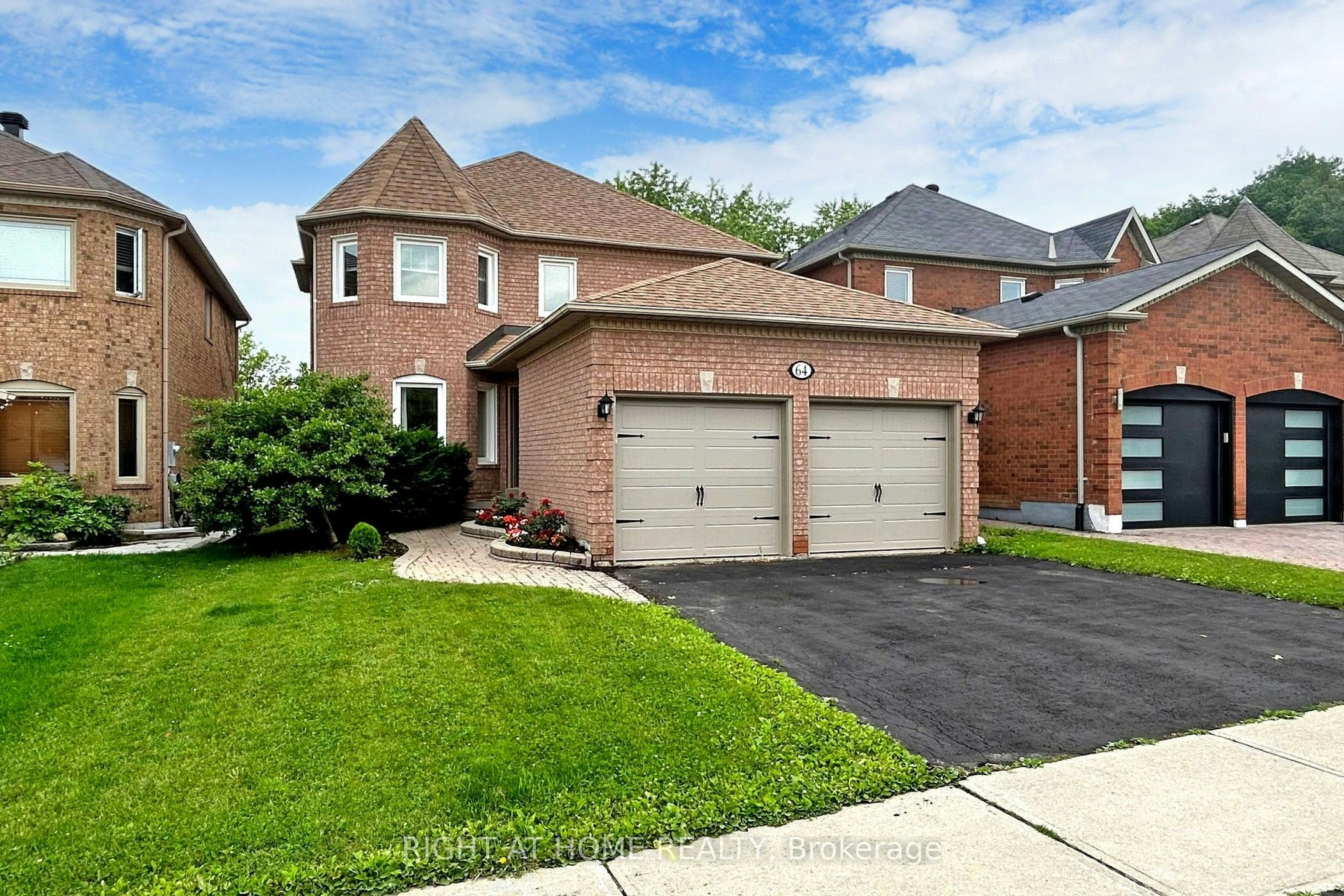 64 Larratt Lane, Richmond Hill, ON, L4C 0E7