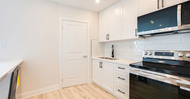 2-7725 Yonge Street, Markham, ON, L3T 2C4 - 7