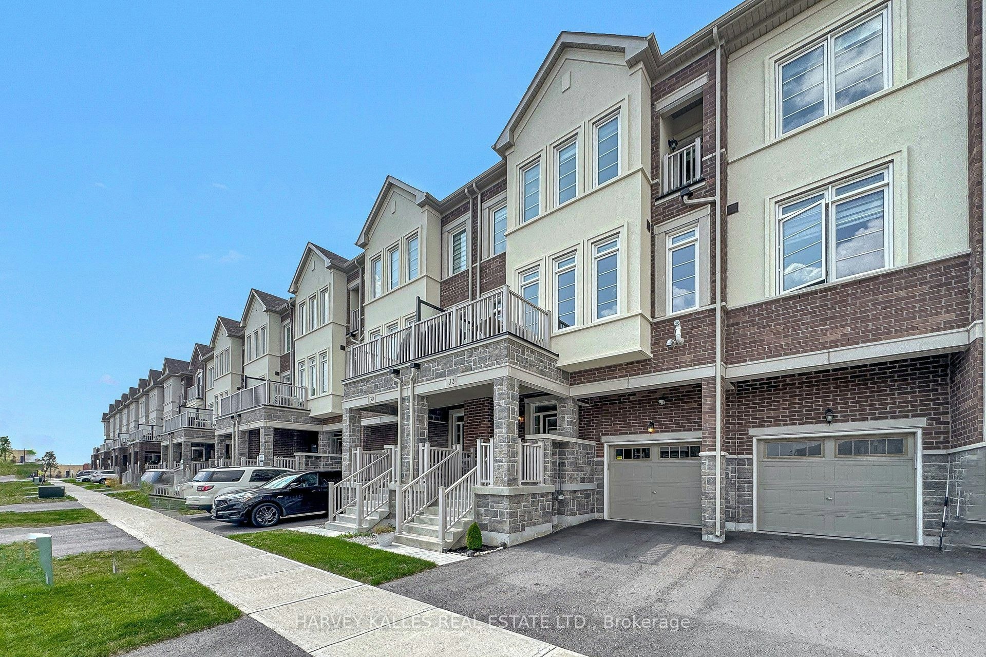 32 Mel Irving Drive, Bradford West Gwillimbury, ON, L3Z 4P1
