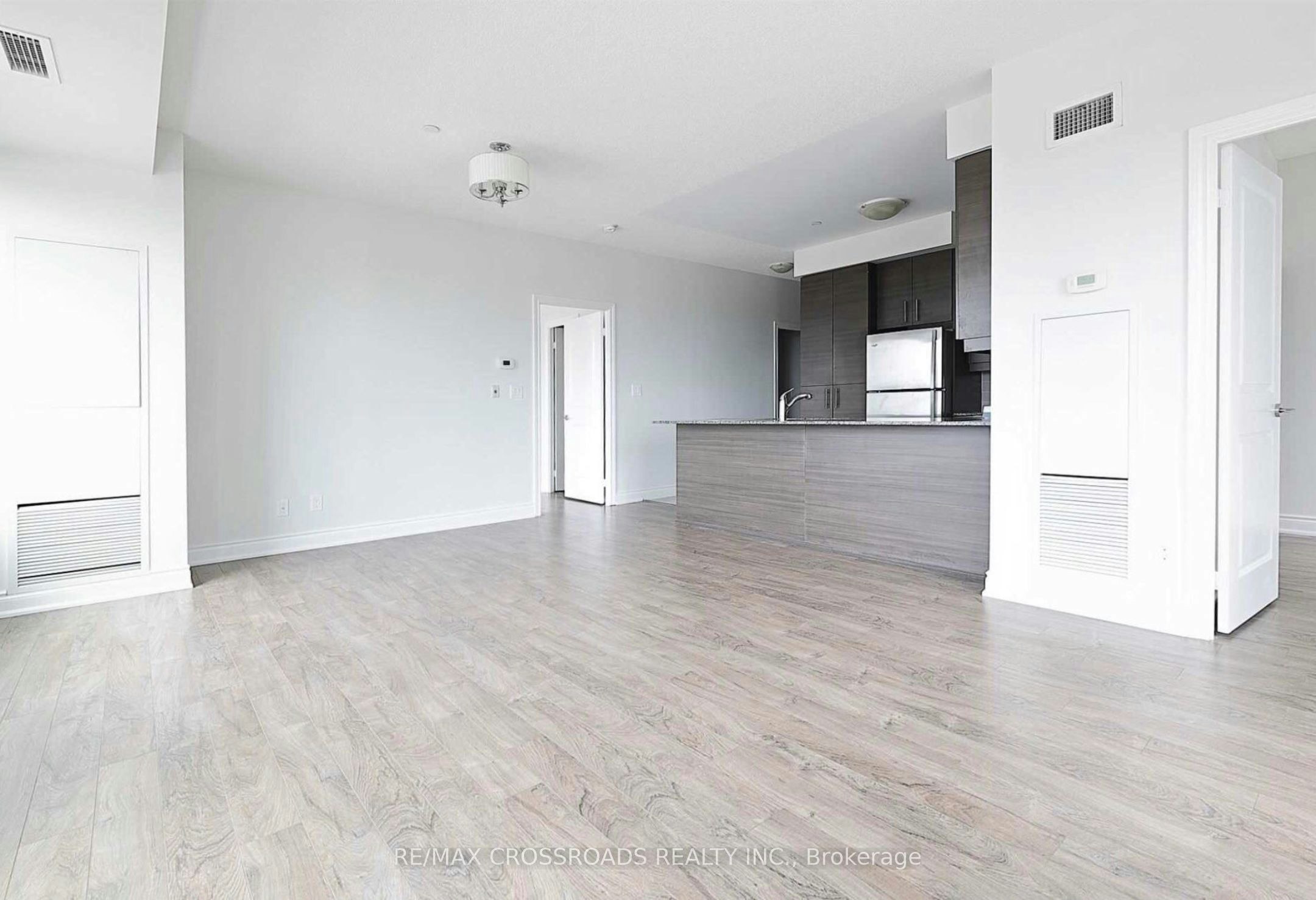 906-325 South Park Road, Markham, ON, L3T 0B8 - 4