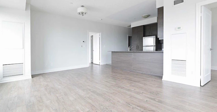 906-325 South Park Road, Markham, ON, L3T 0B8 - 4
