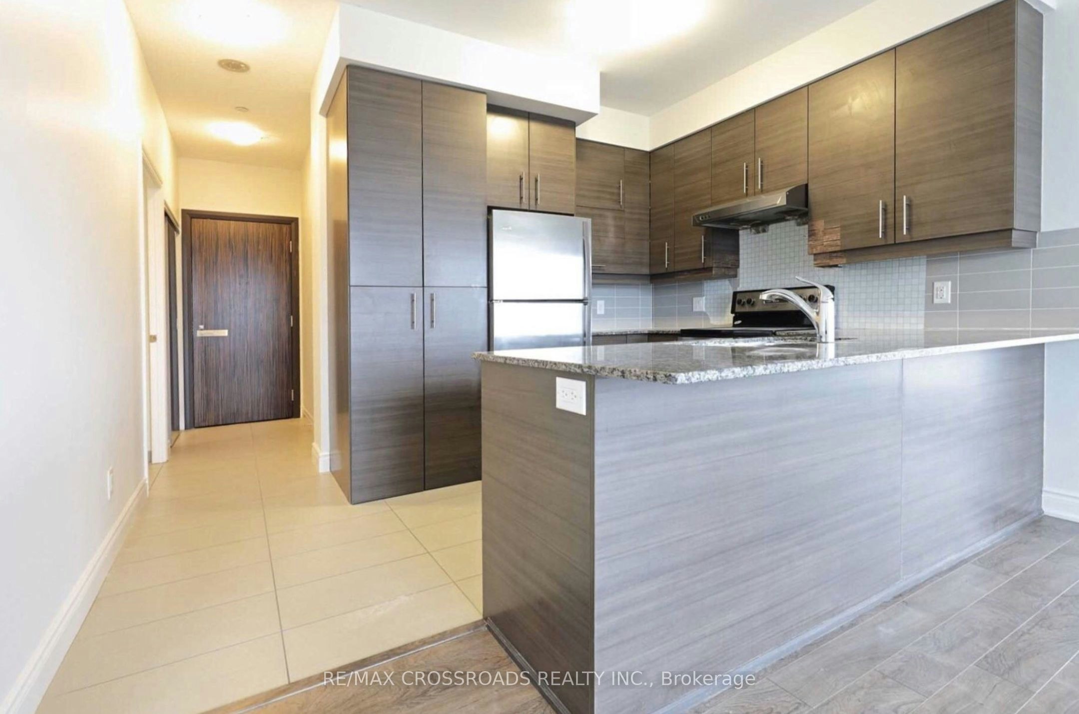 906-325 South Park Road, Markham, ON, L3T 0B8 - 3