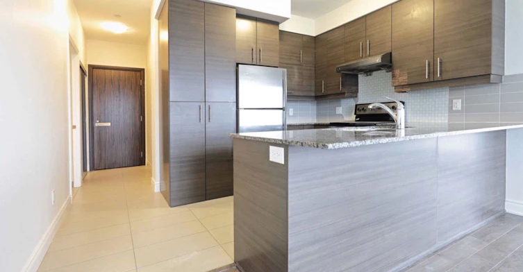 906-325 South Park Road, Markham, ON, L3T 0B8 - 3
