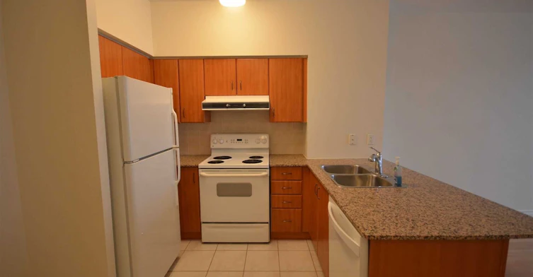105-60 Disera Drive, Vaughan, ON, L4J 9G1 - 2