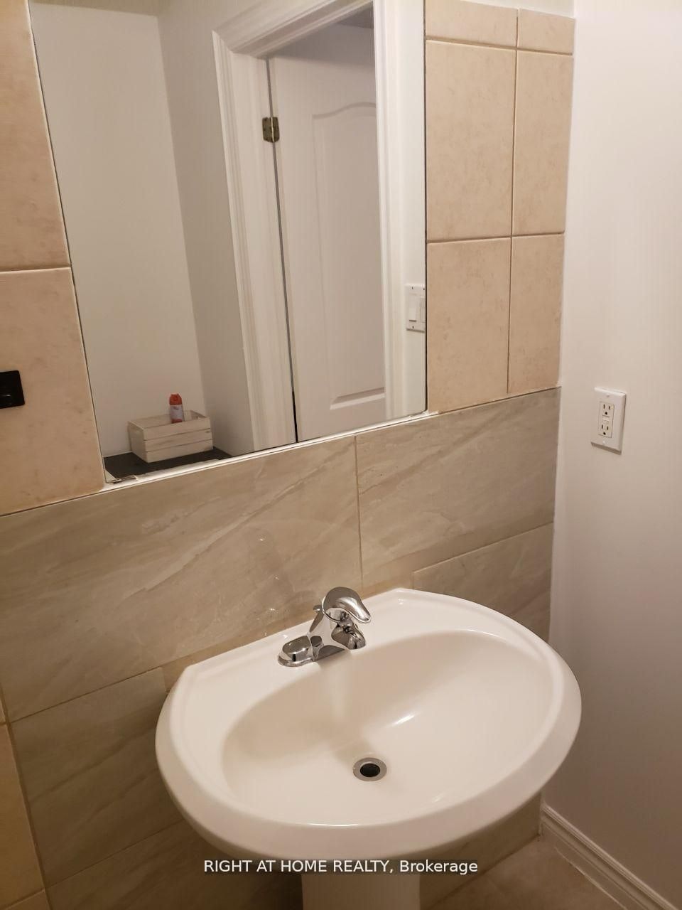 10 Fisico Court, Richmond Hill, ON, L4B 3Z2 - 10