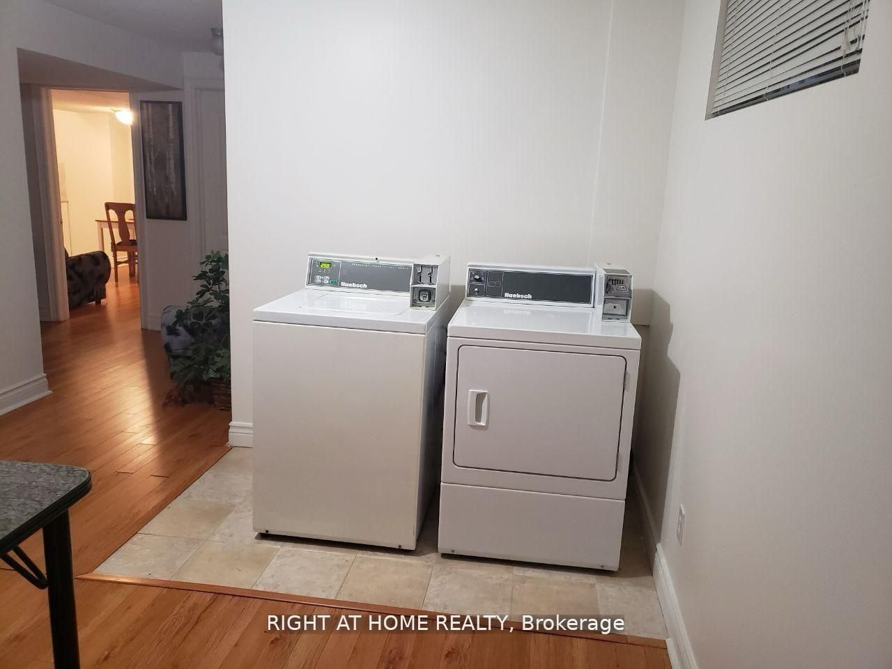10 Fisico Court, Richmond Hill, ON, L4B 3Z2 - 2
