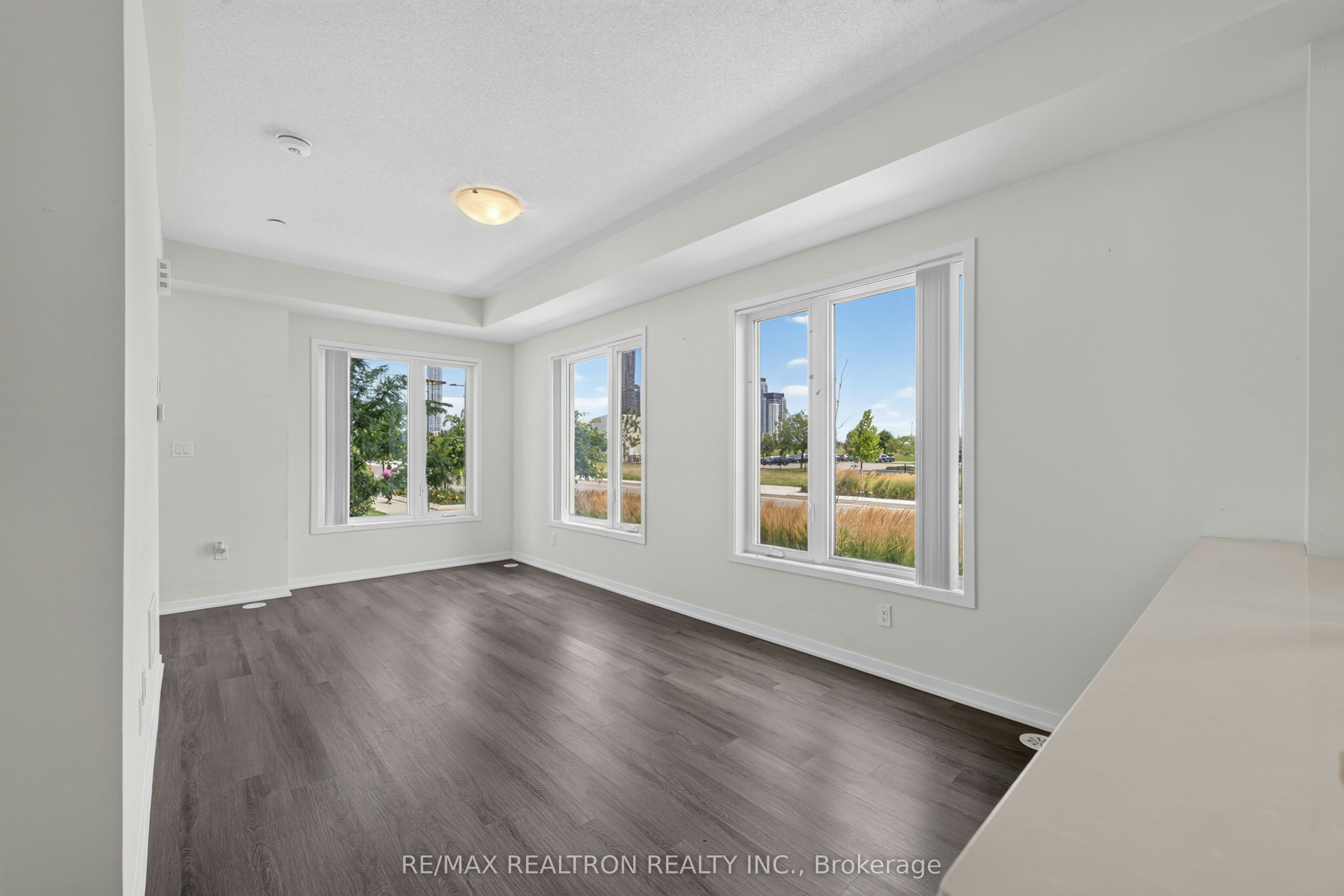 343-100 Honeycrisp Crescent, Vaughan, ON, L4K 0N7 - 10